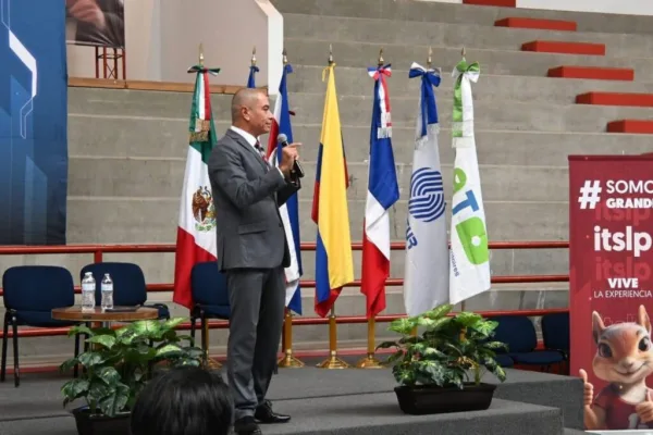 Julián Aguilar Estrada, keynote speaker for corporate events on Business Culture