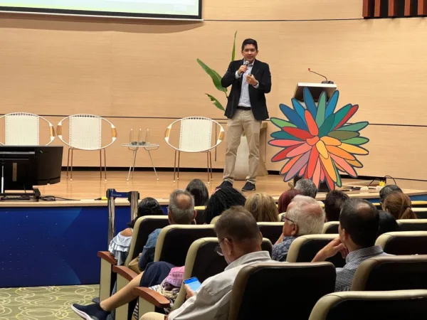 Marcos Burgos, keynote speaker for corporate events on Shopper Marketing