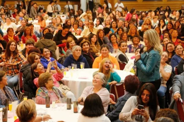 Jennifer Warner, keynote speaker for corporate events on Sisterhood