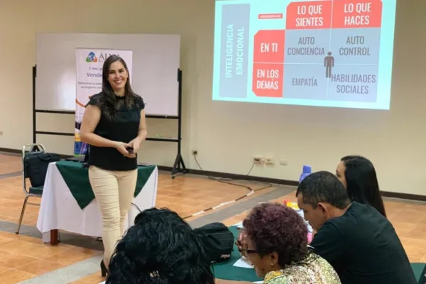 Alejandra Varela Chaverri, keynote speaker for corporate events on Customer Service
