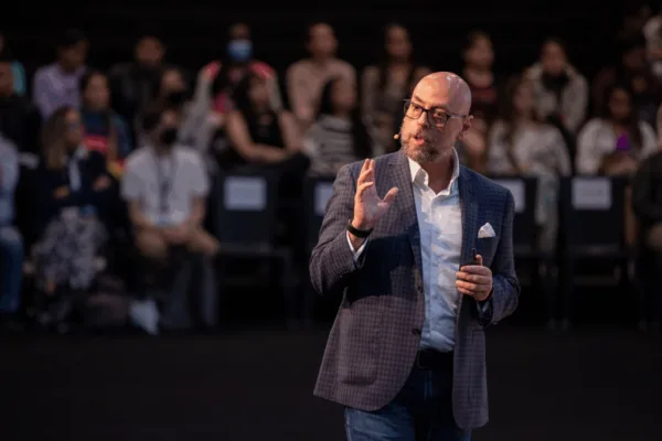 Sal Barrena, keynote speaker for corporate events on Radical Optimism