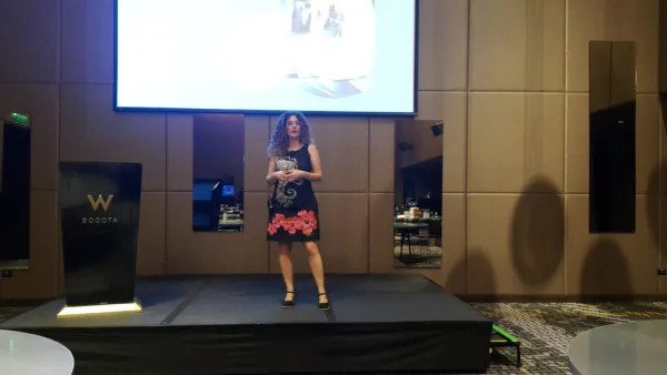 Débora Slotnisky, keynote speaker for corporate events on Artificial Intelligence