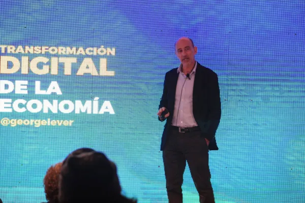 George Lever, keynote speaker for corporate events on Cambio y Adaptación