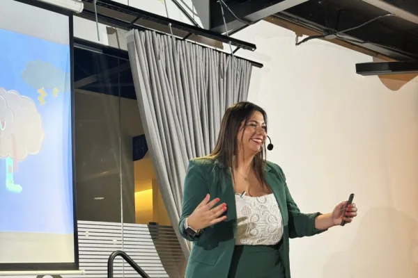 Adriana Castro Bolaños, keynote speaker for corporate events on Executive Communication