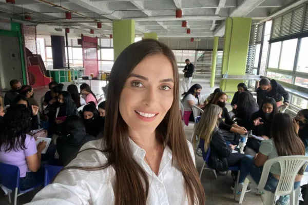 Catalina Serna, keynote speaker for corporate events on Customer Service