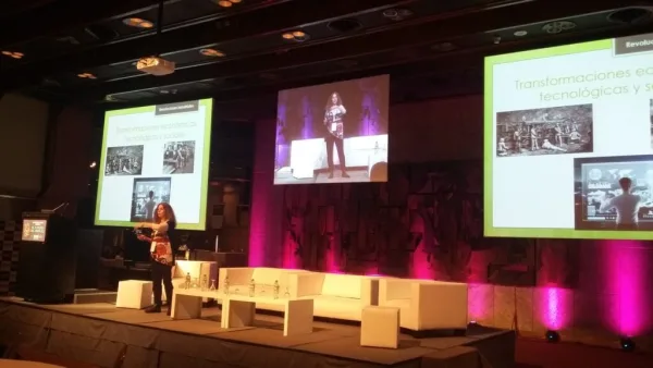 Débora Slotnisky, keynote speaker for corporate events on Artificial Intelligence