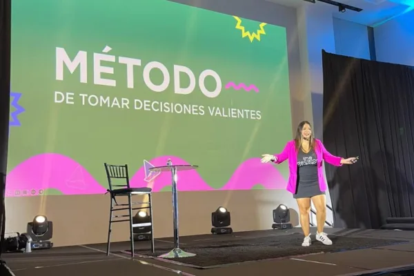 Adriana Castro Bolaños, keynote speaker for corporate events on Executive Communication
