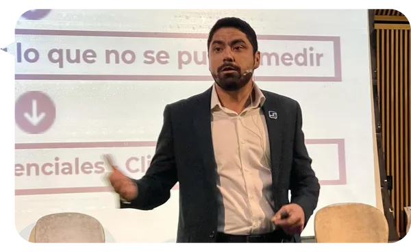 Daniel Ortiz, keynote speaker for corporate events on Office Strategy