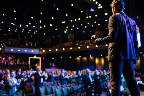 Ryan Estis, keynote speaker for corporate events on Sales Leadership