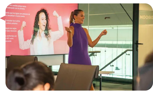 Rebeca Barzuna Pacheco, keynote speaker for corporate events on Neuromarketing