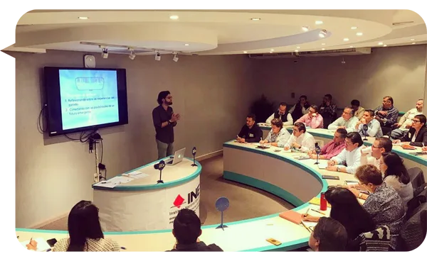 Armando Regil Velasco, keynote speaker for corporate events on Digital Transformation